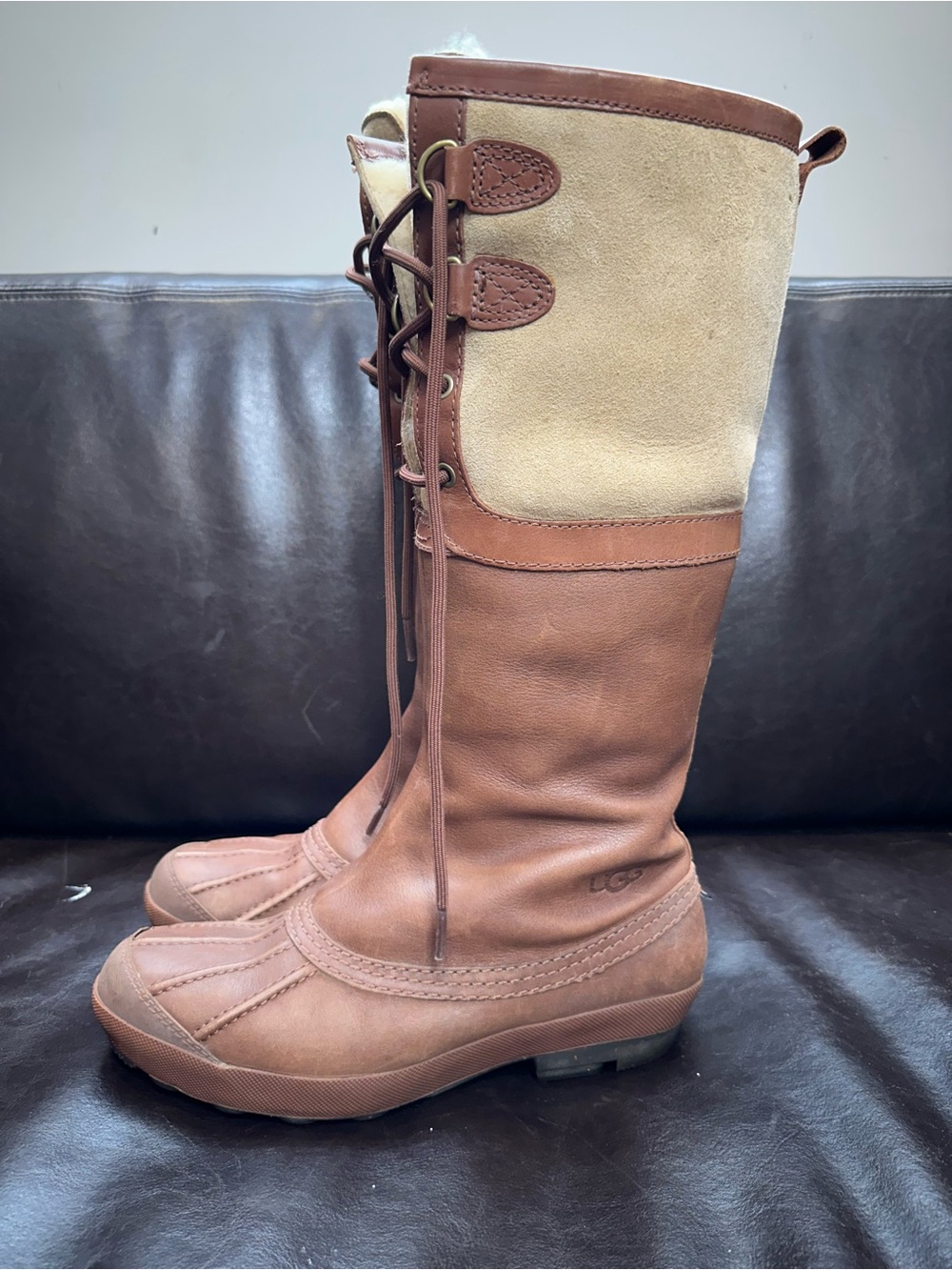 UGG Australia Belcloud Waterproof Leather & Shearling Duck Boots – Size 8.5